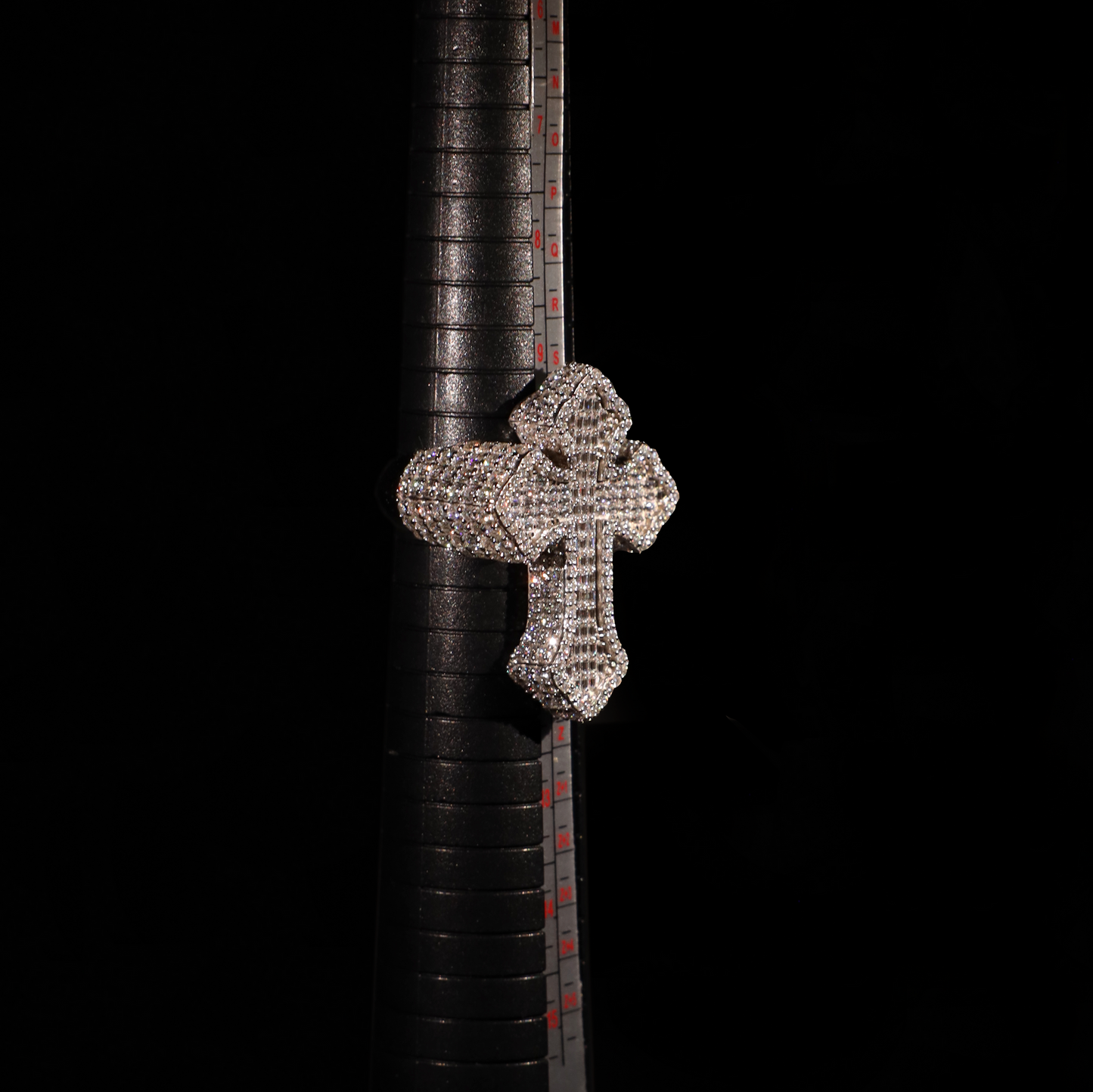 Round and Emerald cut cross ring