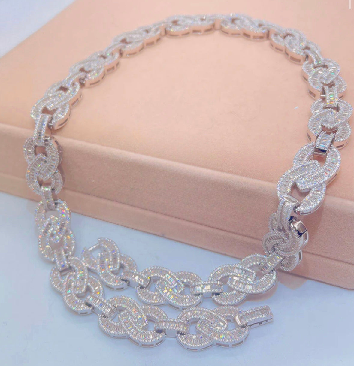 Baugette infinity link chain