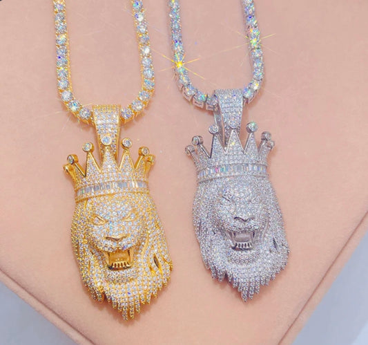 Crowned lion pendant